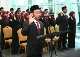 33 Pelajar Menerima Watikah Pelantikan Ahli Majlis Kolej Kediaman